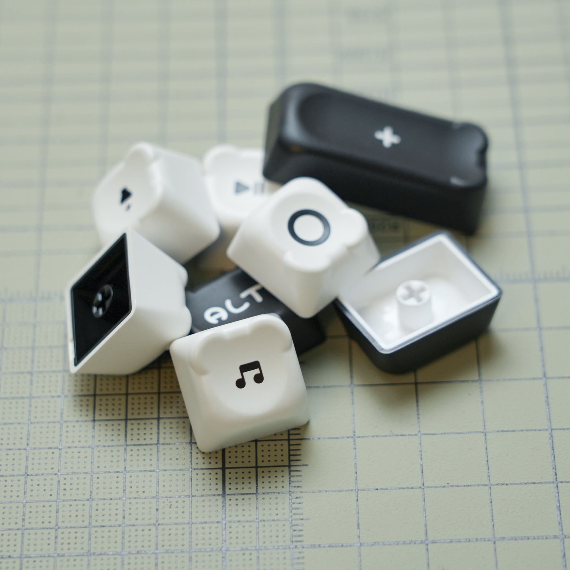 Womier Panda Bear 122-Key KDA Profile Double-Shot PBT Keycap Set