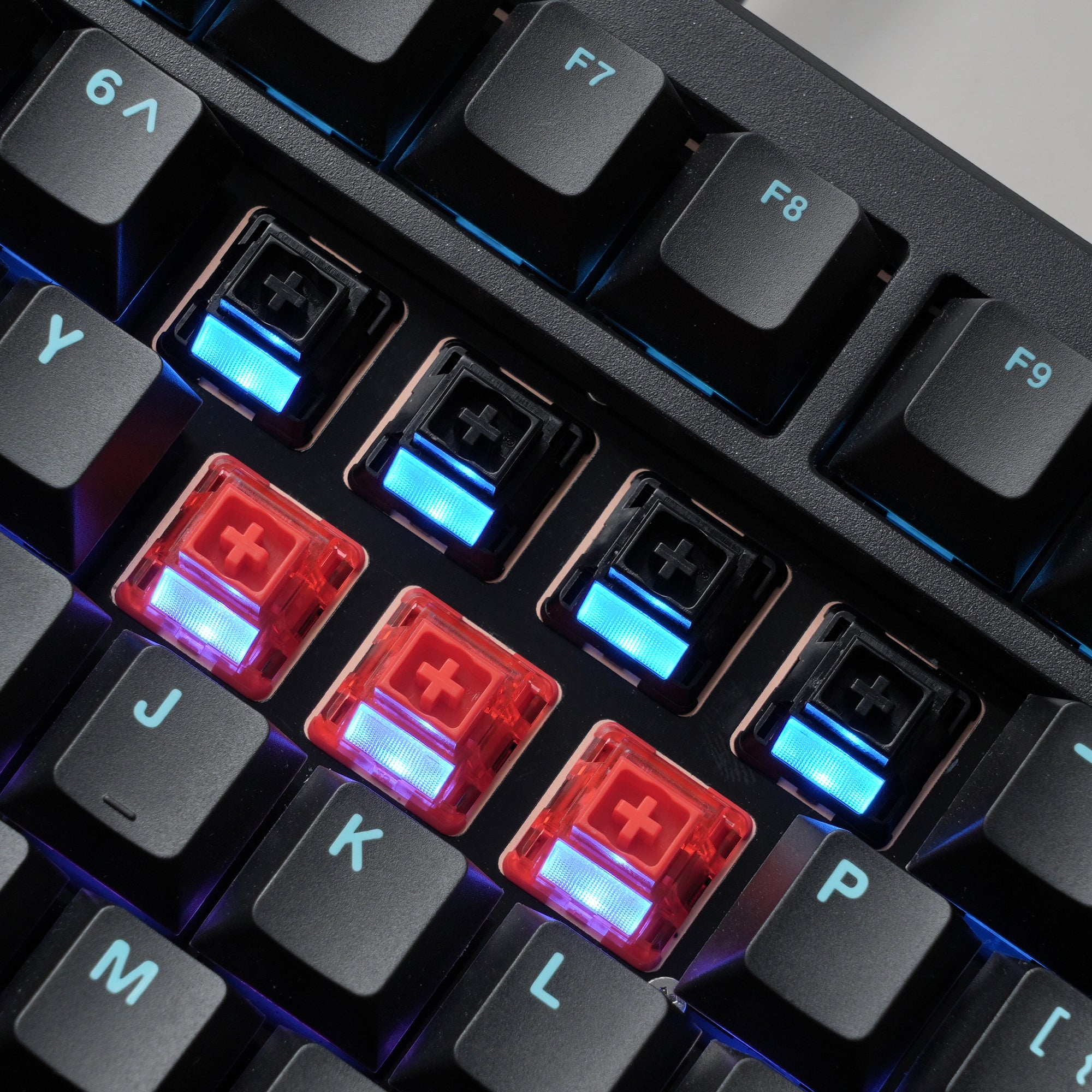 Hot-swap demo of SK75 TMR wireless mechanical keyboard showing easy switch customization