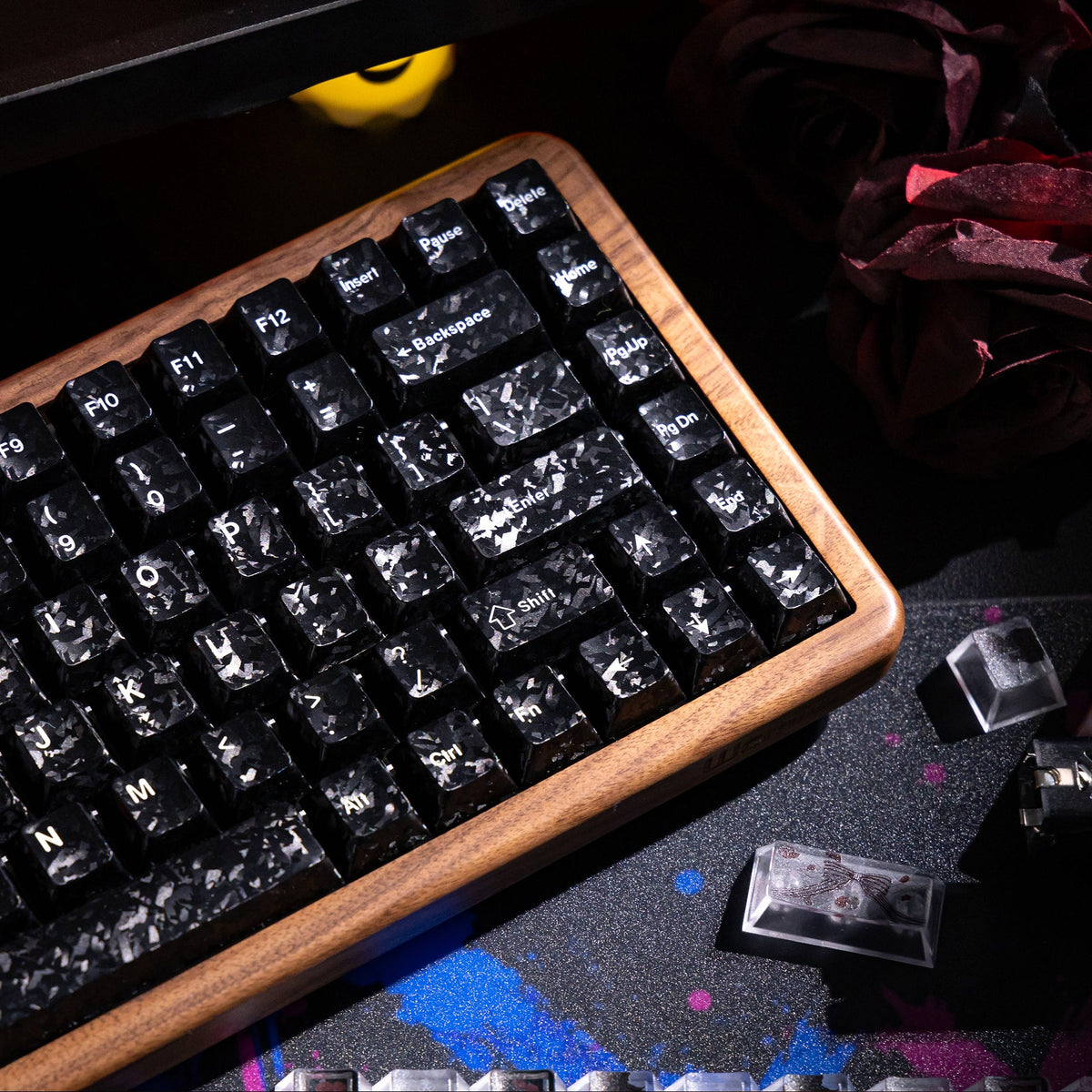 Halloween Blood Rose Bundle — Womier WD75 HE Keyboard + Dark Red Rose Keycaps + Red Graffiti Glass Mouse Pad - Womier Keyboard